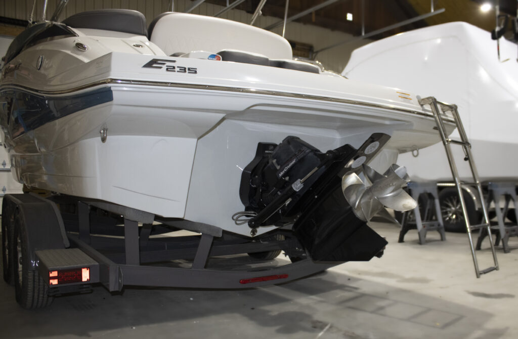 2022 Crownline E235