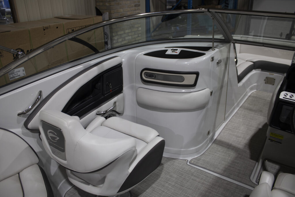 2022 Crownline E235
