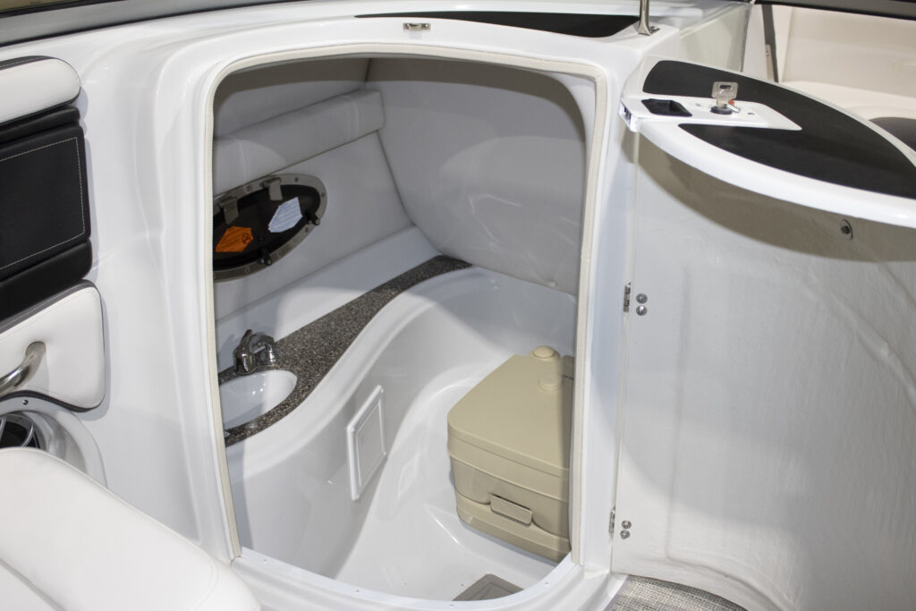 2022 Crownline E235