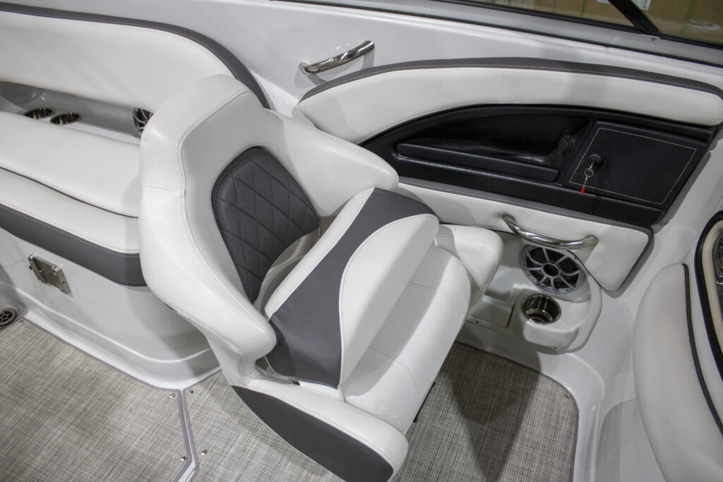 2022 Crownline E235