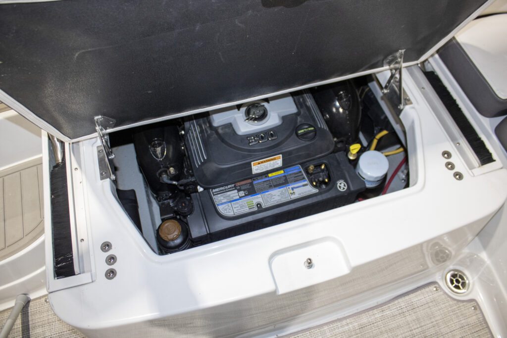2022 Crownline E235