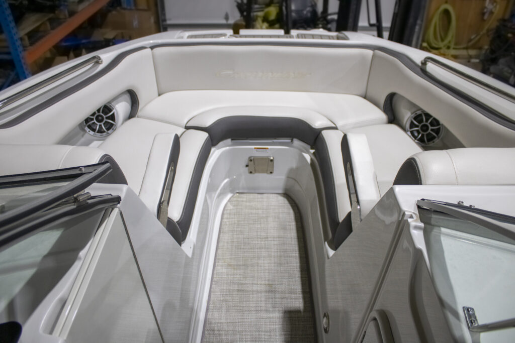 2022 Crownline E235