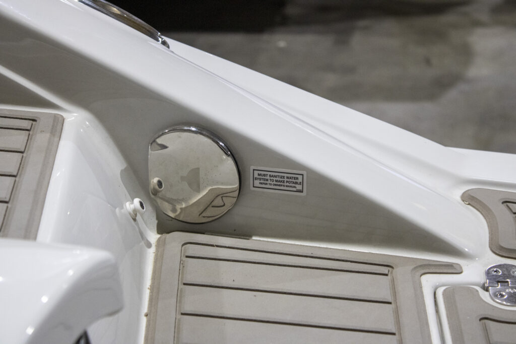 2022 Crownline E235