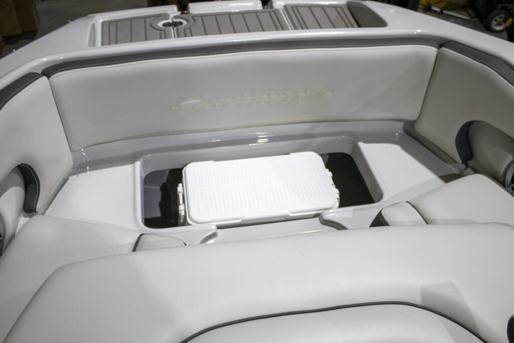 2022 Crownline E235