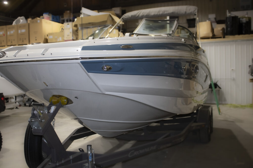 2022 Crownline E235