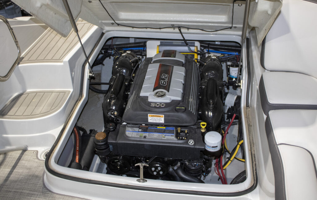 2022 Crownline E235
