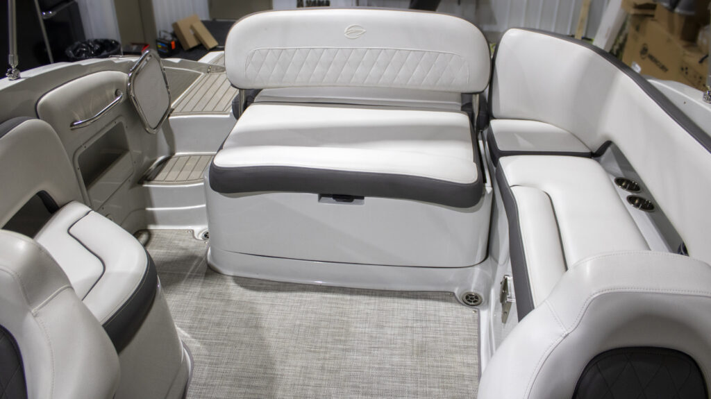 2022 Crownline E235